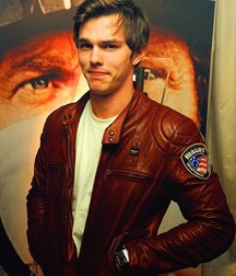 Nicholas Hoult 5a87bffda4499.jpg