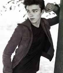 Nicholas Hoult 5a87c001649fd.jpg