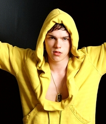 Nicholas Hoult 5a87c068704d5.jpg