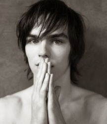 Nicholas Hoult 5a87c0845e630.jpg