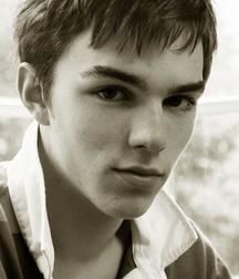 Nicholas Hoult 5a87c0a92e2fc.jpg