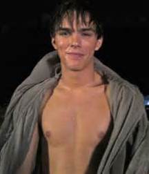 Nicholas Hoult 5a87c0e15cef8.jpg