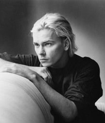 River Phoenix - A Legend 5a89fca13026d.jpg