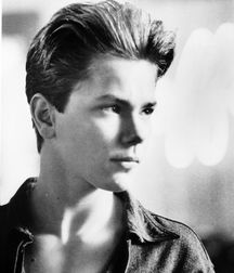 River Phoenix - A Legend 5a89fcac69014.jpg