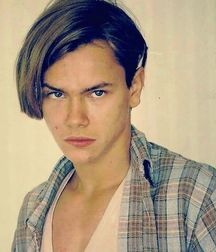 River Phoenix - A Legend 5a89fcdb49f23.jpg