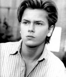River Phoenix - A Legend 5a89fce3bfc1f.jpg