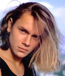 River Phoenix - A Legend 5a89fcf4ba521.jpg