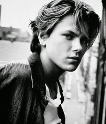 River Phoenix - A Legend 5a89fd38d2810.jpg