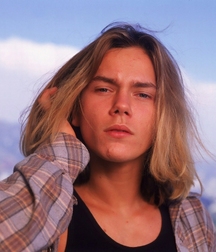 River Phoenix - A Legend 5a89fd651e236.jpg