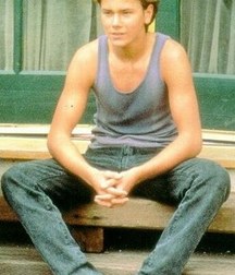 River Phoenix - A Legend 5a89fd739d611.jpg
