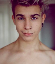 Boys with Piercings 5a981fb8ca27c.jpg