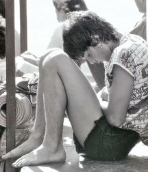 Bare-Legged Boys Are So Sexy 5a9ac66359415.jpg