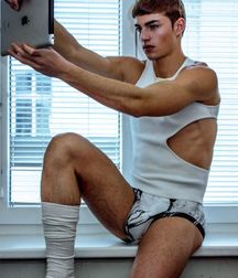 Bare-Legged Boys Are So Sexy 5a9ac6e9b0088.jpg