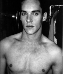 Jonathan Rhys-Meyers: Talented and Charismatic 5aab679d88a97.jpg