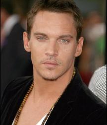Jonathan Rhys-Meyers: Talented and Charismatic 5aab67c902040.jpg