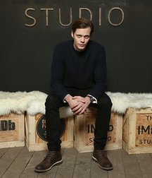 Bill Skarsgård: Swedish Star 5aafd992c3a62.jpg