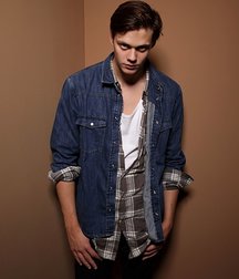 Bill Skarsgård: Swedish Star 5aafda3fb41e8.jpg