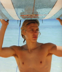 Toy Boys 5ad37c92d2174.png
