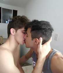 Les Beaux Garçons 5b784f7b2a1a5.png