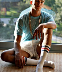 Hot(ties) in Shorts 5b8d3101c3501.png