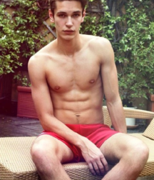Hot(ties) in Shorts 5b8d315384771.png