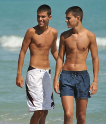 Hot(ties) in Shorts 5b8d31dcd3bdb.png