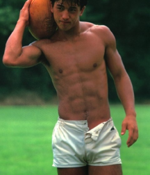 Hot(ties) in Shorts 5b8d3272993a8.png