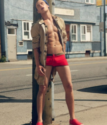 Hot(ties) in Shorts 5b8d32adcadc1.png