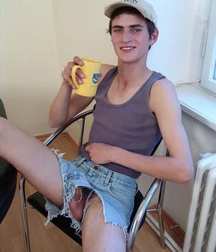 Hot(ties) in Shorts 5b8d331cd7a57.png