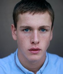 Harris Dickinson - New star 5bb0c36f33f42.jpg