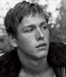Harris Dickinson - New star 5bb0c3a2e23bc.jpg
