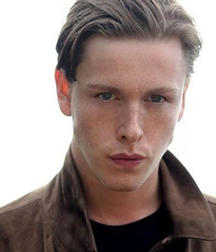 Harris Dickinson - New star 5bb0c3ad8dee5.jpg