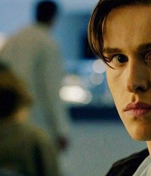 Harris Dickinson - New star 5bb0c3d412b3f.jpg