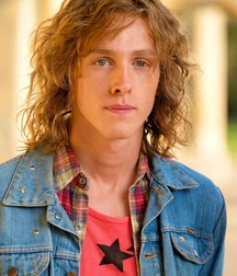 Harris Dickinson - New star 5bb0c3de200f6.jpg
