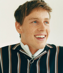 Harris Dickinson - New star 5bb0c42cca313.jpg