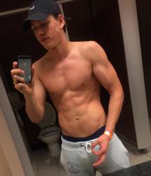 Harris Dickinson - New star 5bb0c43b23ef4.jpg