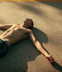 Harris Dickinson - New star 5bb0c495df8e6.jpg