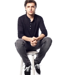 Nick Robinson ("Love Simon") 5bb8e36e75c62.jpg