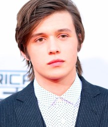 Nick Robinson ("Love Simon") 5bb8e375593b4.jpg