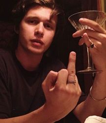 Nick Robinson ("Love Simon") 5bb8e378d7ef6.jpg