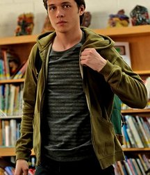 Nick Robinson ("Love Simon") 5bb8e3822a805.jpg