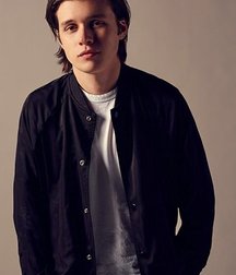 Nick Robinson ("Love Simon") 5bb8e38e7f536.jpg