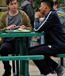 Nick Robinson ("Love Simon") 5bb8e3bc3c4c9.jpg