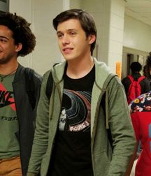 Nick Robinson ("Love Simon") 5bb8e3f4f3f16.jpg