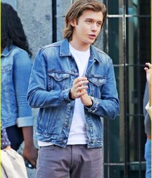 Nick Robinson ("Love Simon") 5bb8e45a5c8aa.jpg