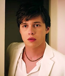 Nick Robinson ("Love Simon") 5bb8e4a94462a.jpg