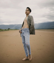 October Boys 5f75bf7f5daad.jpg