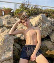 Male Buds Gay Tube 5f93689e5b89c.jpg
