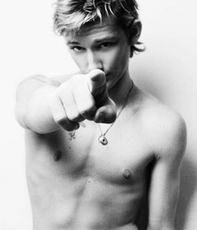 Shirtless Twinks 5e828f4ce7911.jpg