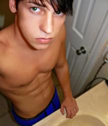 Shirtless Twinks